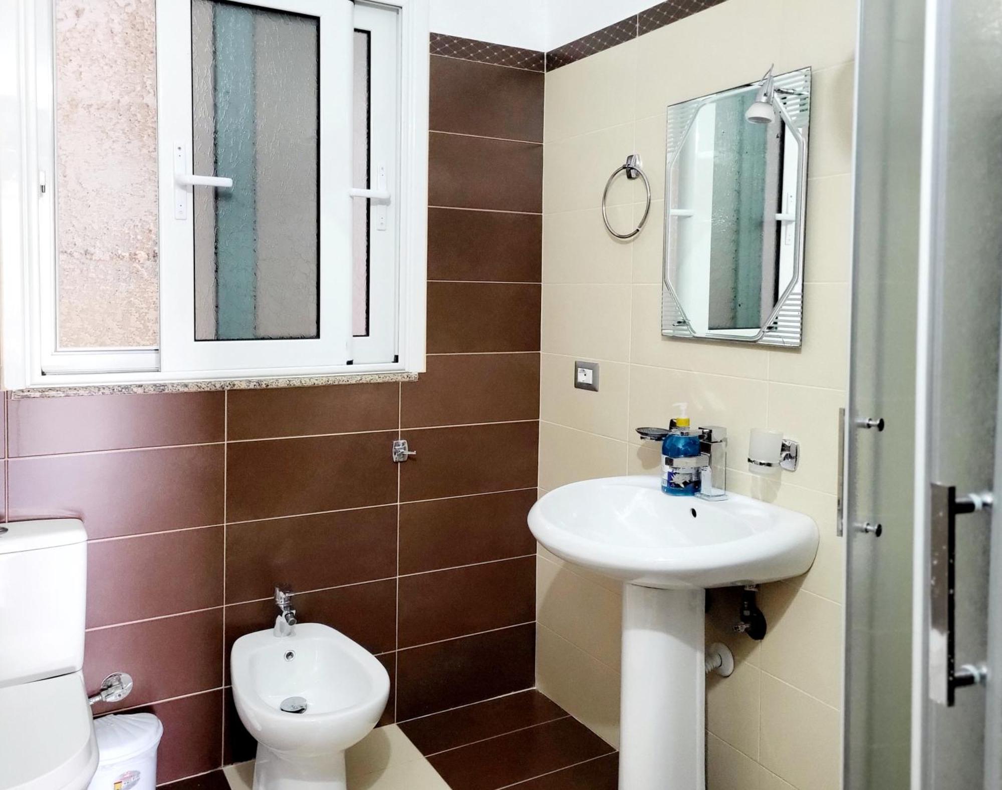 Vila Sulozeqi Appartement Sarandë Buitenkant foto