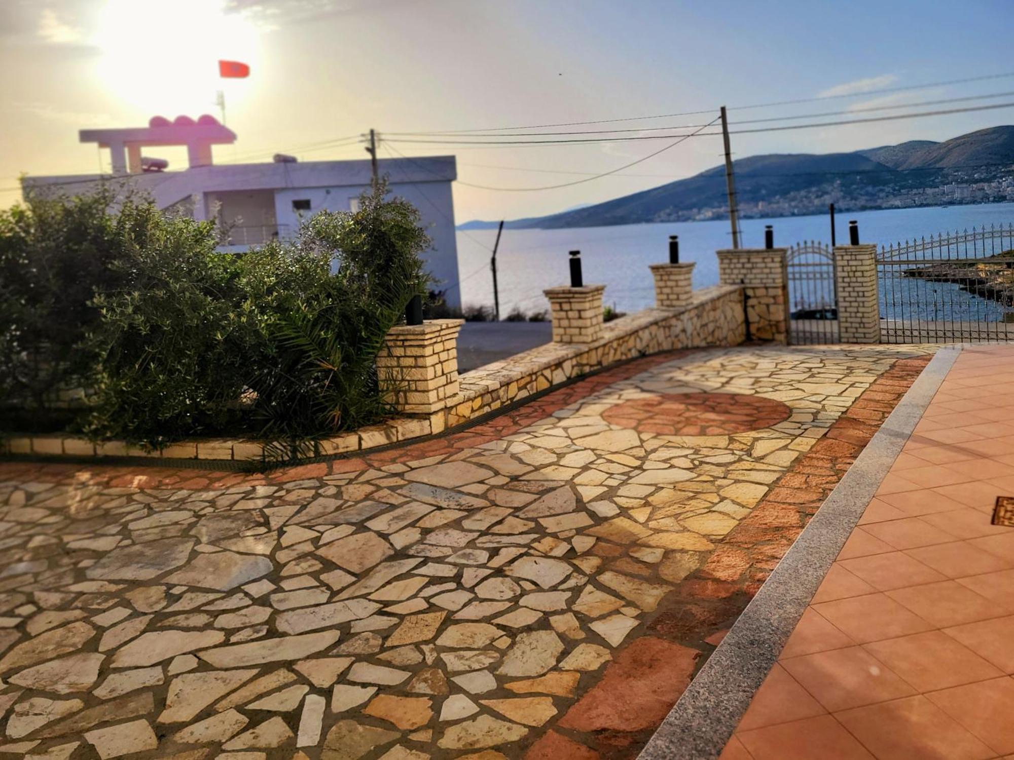 Vila Sulozeqi Appartement Sarandë Buitenkant foto