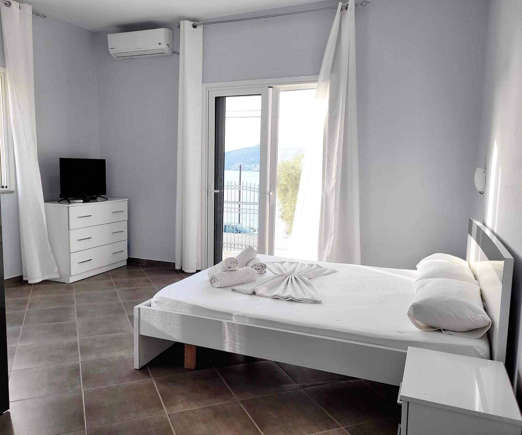 Vila Sulozeqi Appartement Sarandë Buitenkant foto