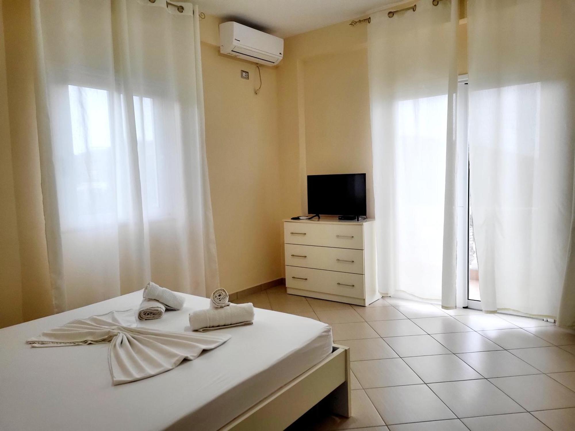 Vila Sulozeqi Appartement Sarandë Buitenkant foto