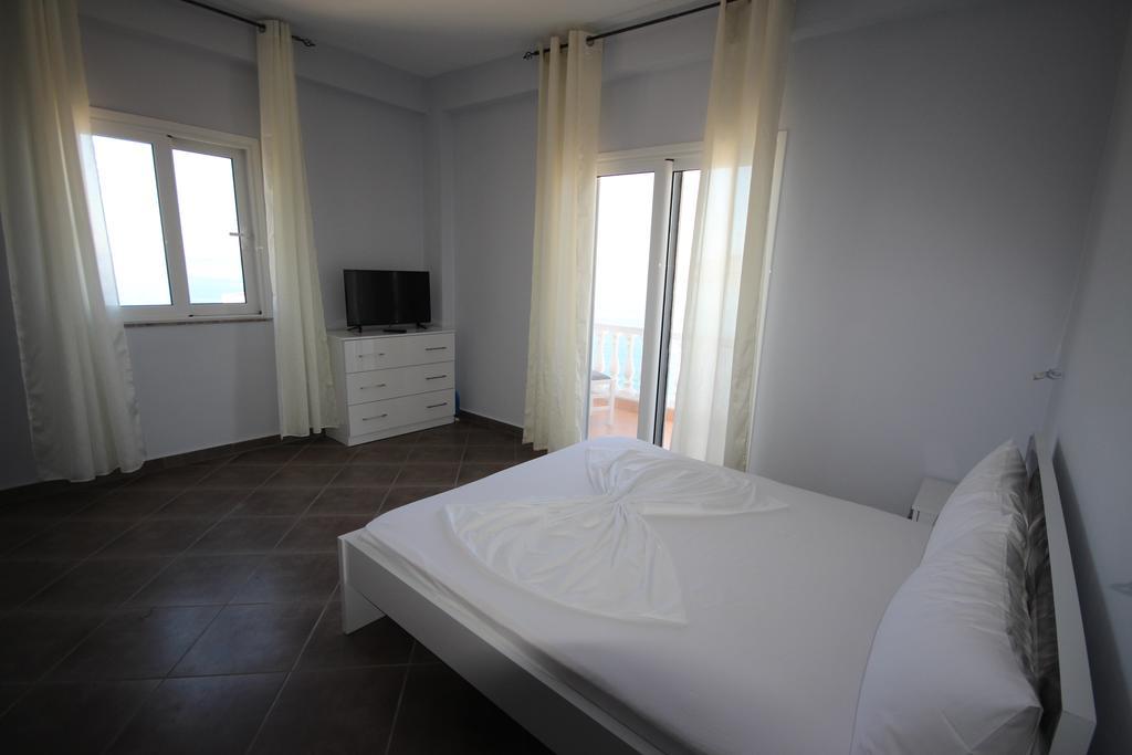 Vila Sulozeqi Appartement Sarandë Buitenkant foto