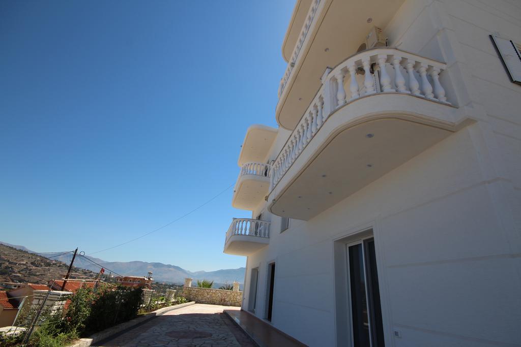 Vila Sulozeqi Appartement Sarandë Buitenkant foto