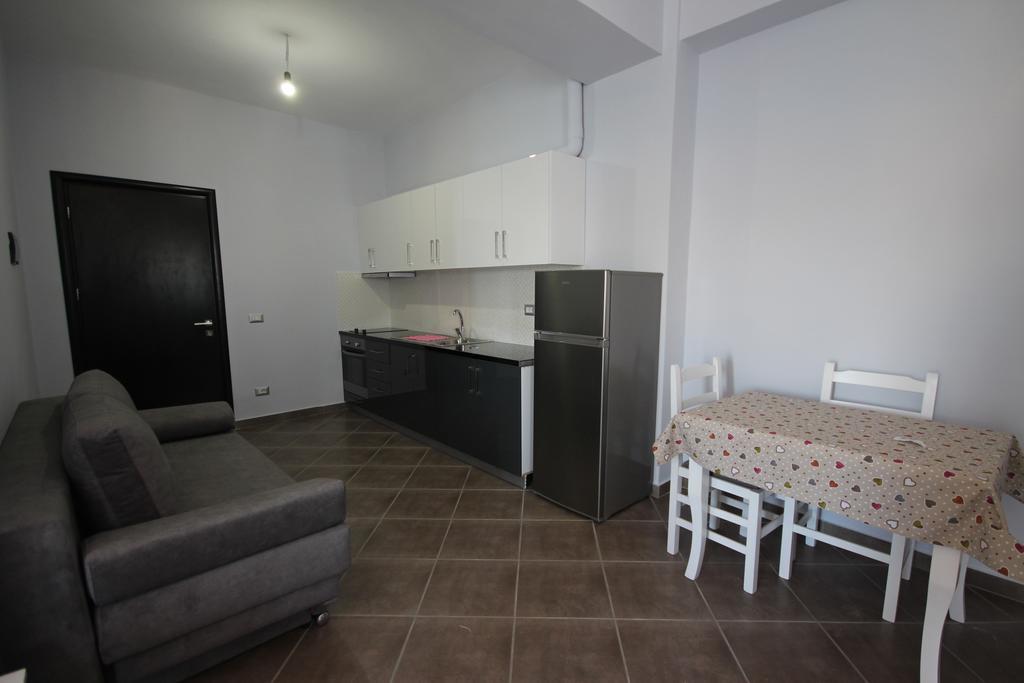 Vila Sulozeqi Appartement Sarandë Buitenkant foto